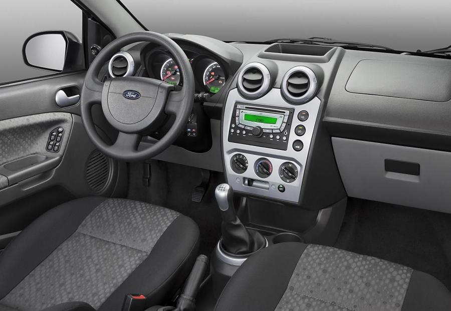  Ford Fiesta One 2010 года  (фото 2 из 8)
